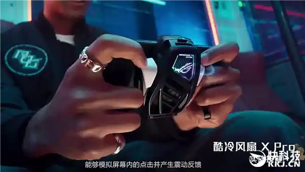 ROG游戏手机9系列震撼发布：648颗灯珠背屏玩游戏，跑分破314万！