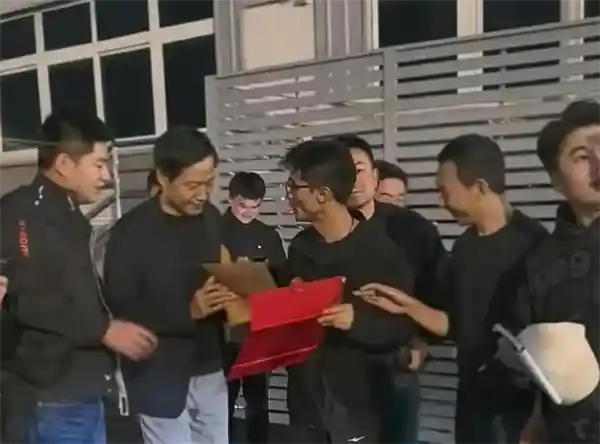 雷军亲自招募！小伙子抓住机会直接递简历
