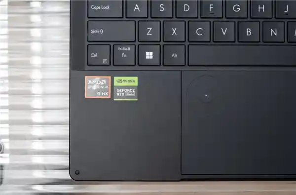 创意无限！全新2024款ProArt 创13搭载RTX 4060独显，360度翻转设计让创作更自由