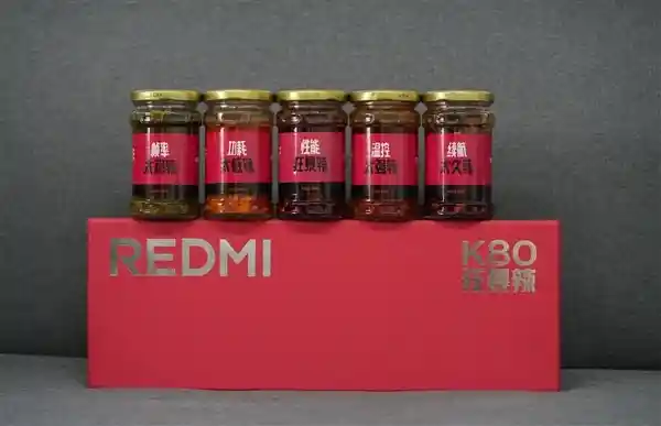 雷军一条视频点燃了REDMI K80辣酱礼盒的热潮