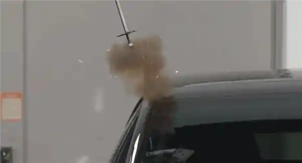 极越07抗雷击测试：全车完好无损，零故障码惊艳亮相！