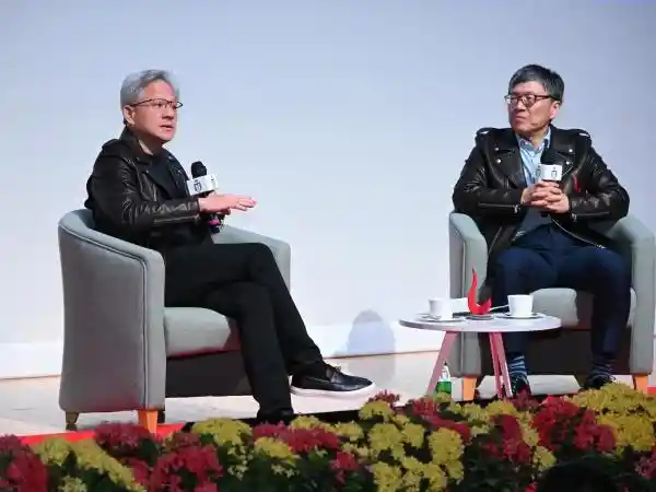 AI教父黄仁勋分享：30岁前用写作业搭讪，成为未来CEO