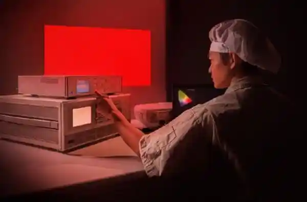 明基首款智能AI Cinema电影导演机W2720i震撼亮相广州音响展，引领4K高端家庭影院新潮流