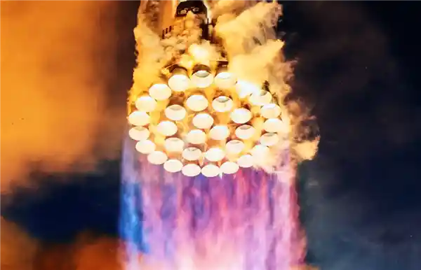 SpaceX星际飞船燃爆！明年计划25次发射，未来10年或上百次壮举！