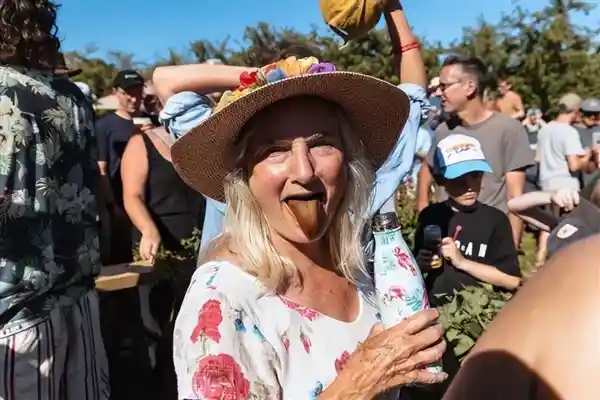 挑战极限！男子生吃35米长满毛刺且有毒的荨麻，竟然存活30分钟