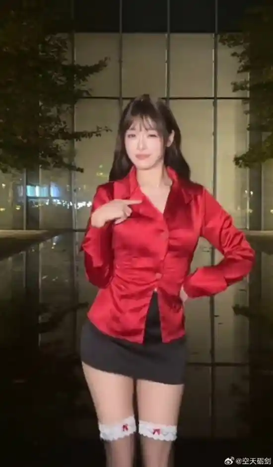 揭秘黑丝女主播吴柳芳背后神秘MCN机构，炮制新一代网络红人的秘密