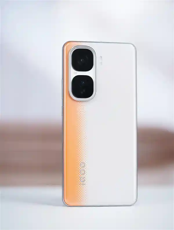 iQOO Neo 10 Pro：全新双芯战神震撼登场