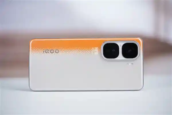 iQOO Neo 10 Pro：全新双芯战神震撼登场