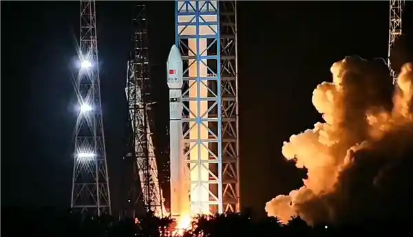 中国首款4米级直径火箭长征十二号成功首飞，开启太空探索新纪元