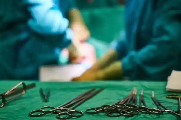 AI时代来临，外科医生面临淘汰？60岁以下准备迎接永生吧