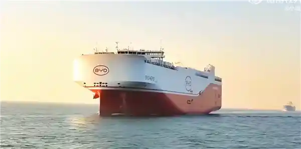 惊艳亮相！比亚迪汽车滚装运输船合肥号试航，一次可承载7000辆汽车