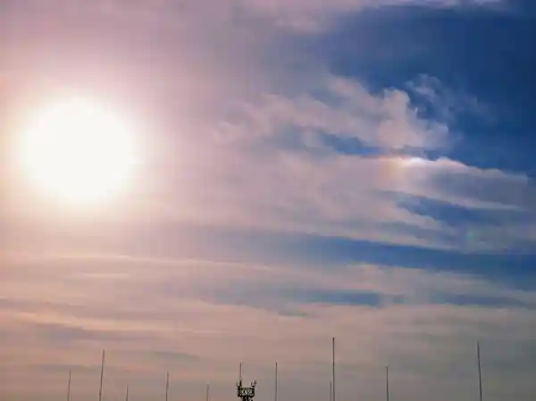 北京惊现三阳奇观：三日连珠！大太阳夹两小太阳