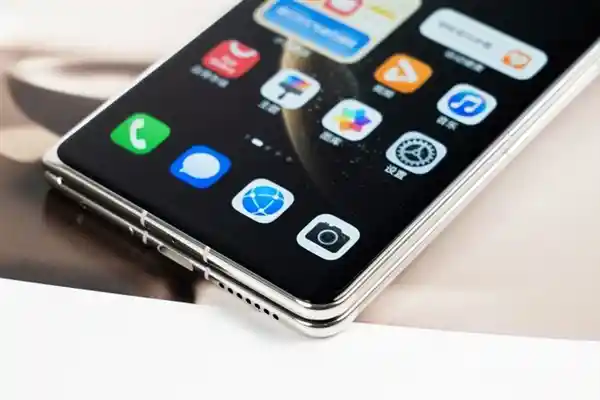 华为Mate X6典藏版：独步折叠机界的皇者