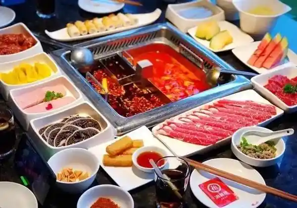 火锅风靡冬日！抖音播放量飙升46亿，年轻人热衷时令美食消费