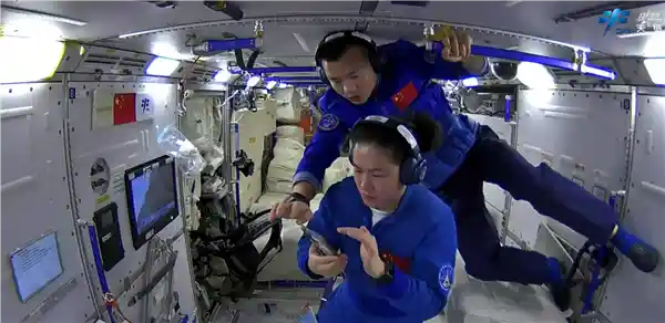 探秘神十九航天员太空实验：全程记录舱内科学探索！