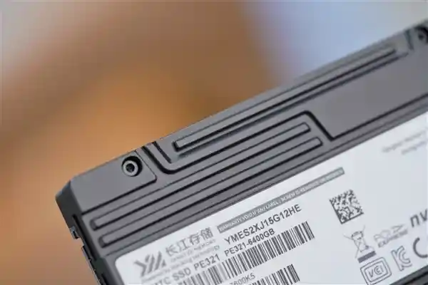 震撼！长江存储PE321 推出首款6.4TB SSD，搭载晶栈Xtacking 2.0技术！