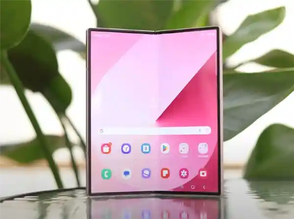 富士康折叠屏iPhone测试线曝光：厚度重量仍待苹果认可