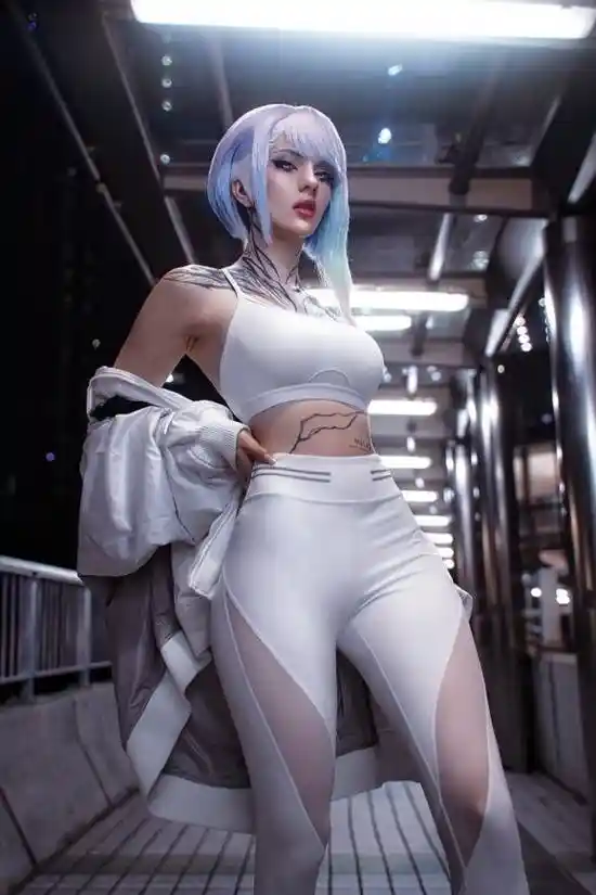 俄罗斯女孩惊艳COS《剑星》胶衣伊芙，精湛再现游戏角色