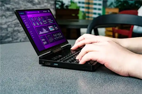 GPD Pocket 4发布：8.8寸小屏本搭载锐龙AI 9 HX，顶配2TB+64GB售价9500元