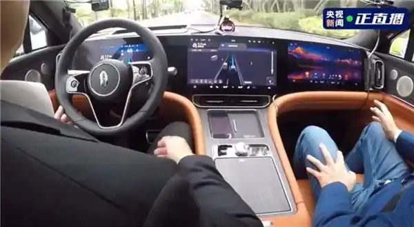 张兴海与余承东携手现身央视直播，引领智能驾驶风潮，网友热议界领先实力