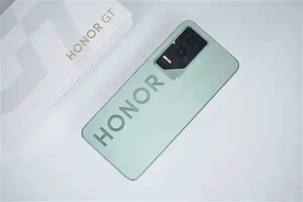 全新荣耀GT极光绿限定版！2000元档六边形战士震撼登场！
