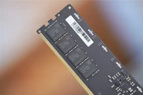 【超频新玩法！酷睿Ultra 200S搭配DDR5-8400，性能飙升！】