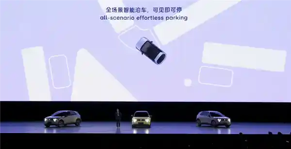 蔚来全新品牌萤火虫首款车型亮相：独具特色的三眼灯设计