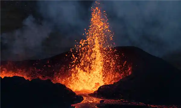 日本樱岛火山今年频繁喷发，灰柱高达3400米：火山活动持续升级