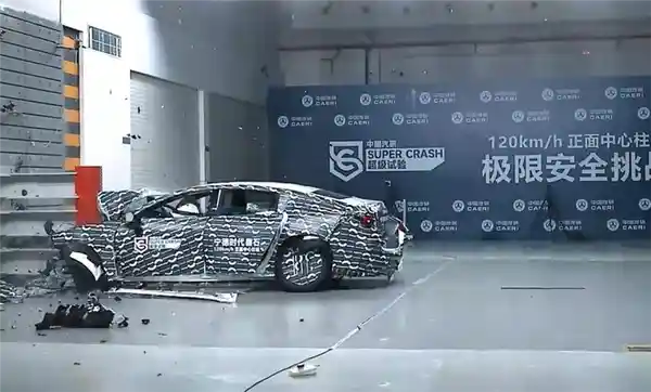 宁德时代发布磐石底盘：120km/h碰撞无火无爆，车身如屹立岩石