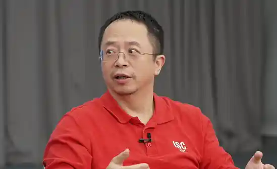 周鸿祎：AI永远无法取代人类思维，焦虑只是一种幻觉