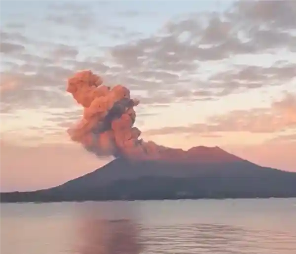 夏威夷火山连喷3日：大地熔岩狂舞，世界震撼
