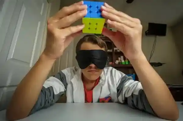 人类思维速度大跃进！每秒10比特已然过时，未来如何应对？