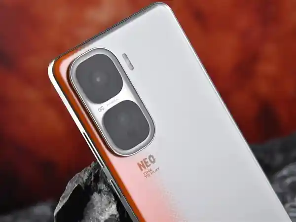 iQOO Neo10 Pro：天玑旗舰，性能巅峰