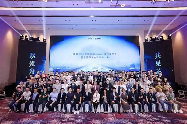 蓝戟B580引领光芯科技新风潮，共赏芯生之美