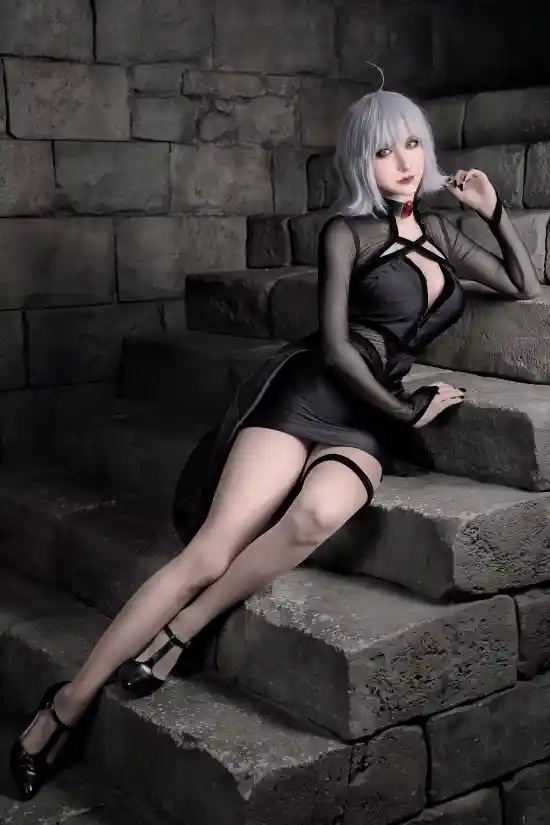 《绝区零》COSPLAY女神月城柳惊艳亮相，还原度惊人！