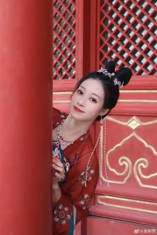 吴柳芳因坚守原则拒绝擦边涨粉，网友一致点赞！
