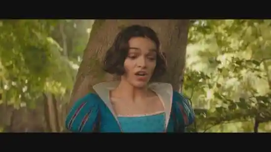 拉丁美女版《白雪公主》惹怒了魔镜！网络热议点踩大战