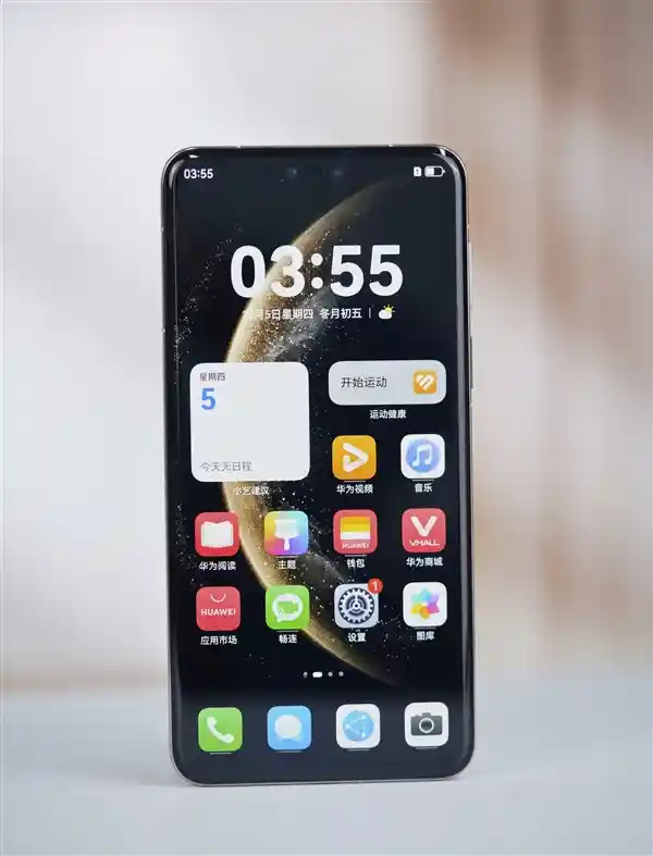 华为Mate 70 Pro+惊艳亮相！飞天青配色引爆视觉盛宴