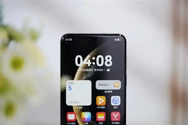 华为Mate 70 Pro+惊艳亮相！飞天青配色引爆视觉盛宴