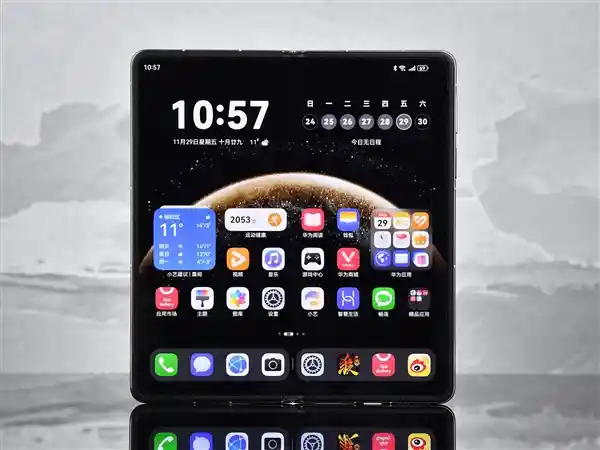 【全球首款横向折叠屏手机震撼登场！华为Mate X6抢先体验】