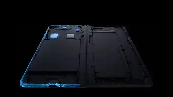 【全球首款横向折叠屏手机震撼登场！华为Mate X6抢先体验】