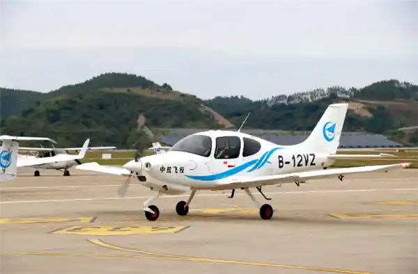 国产飞机AG100领雁首航，打造民用初级教练新选择