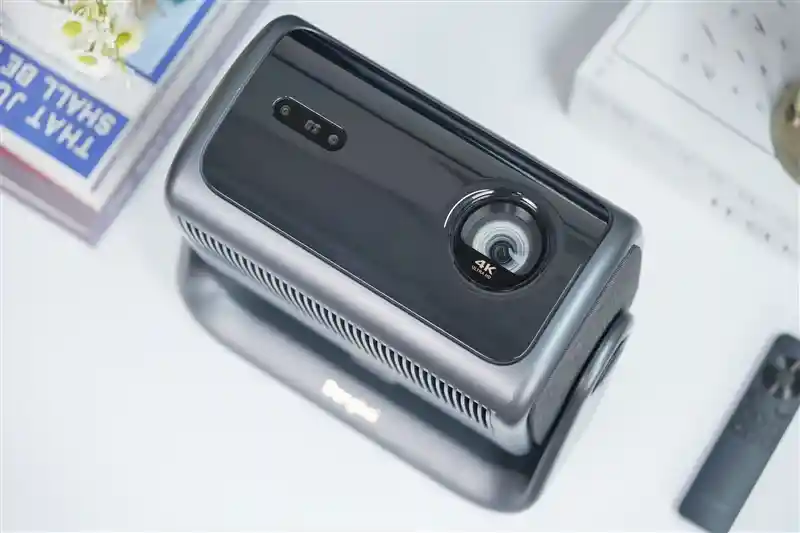 当贝F7 Pro：白天也能畅享震撼4K画面！万元内最亮激光投影仪震撼评测
