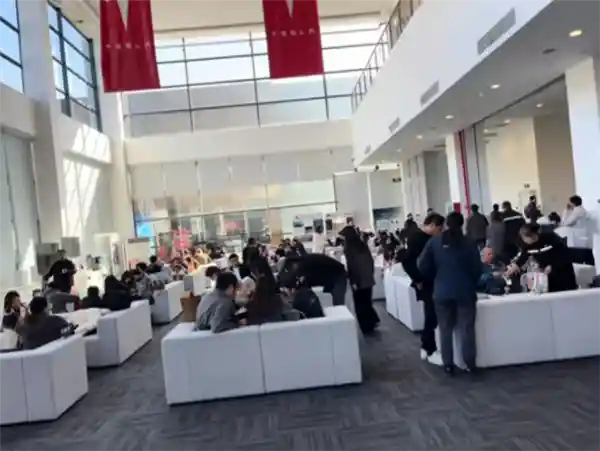 合肥特斯拉门店突破传统，首付5.6万即刻驾新车