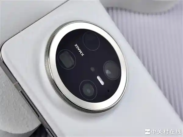 华为Mate 70 Pro+ 红枫影像大放异彩，友商需紧随其后！