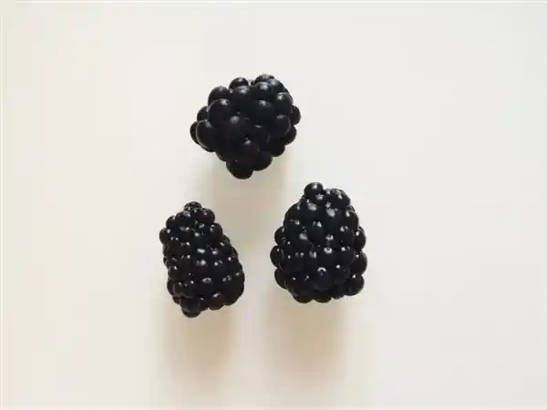 暗夜奇珍：第三代水果中的黑宝石，颠覆你对美味的认知！