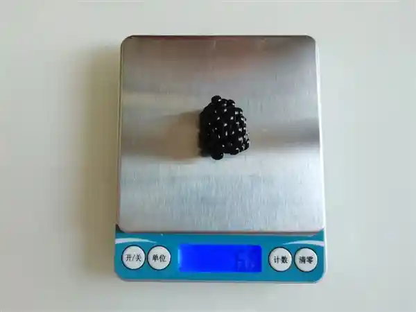 暗夜奇珍：第三代水果中的黑宝石，颠覆你对美味的认知！