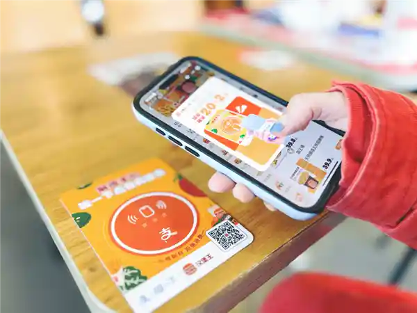 创新餐饮革命：汉堡王推出颠覆性‘碰一下’点餐科技