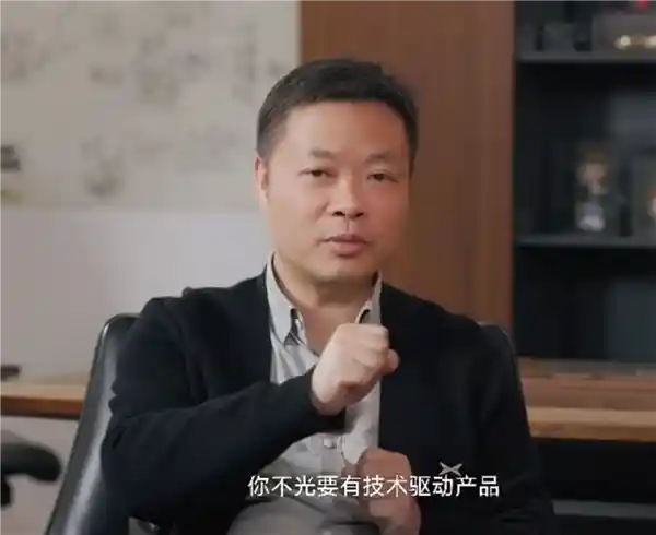 何小鹏曝雷军秘谈：不止批评与指正，更力推营销策略革新