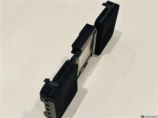 RTX 5090公版双流式散热器惊艳首发：轻松应对600W，噪音仅30-35dBA！